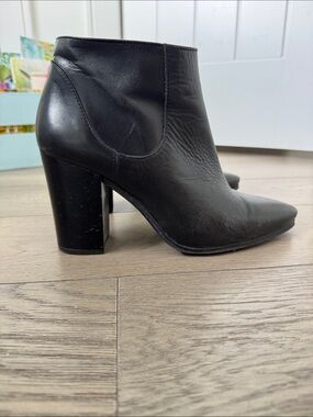 Women's Black Leather Pointed-Toe Ankle Boot